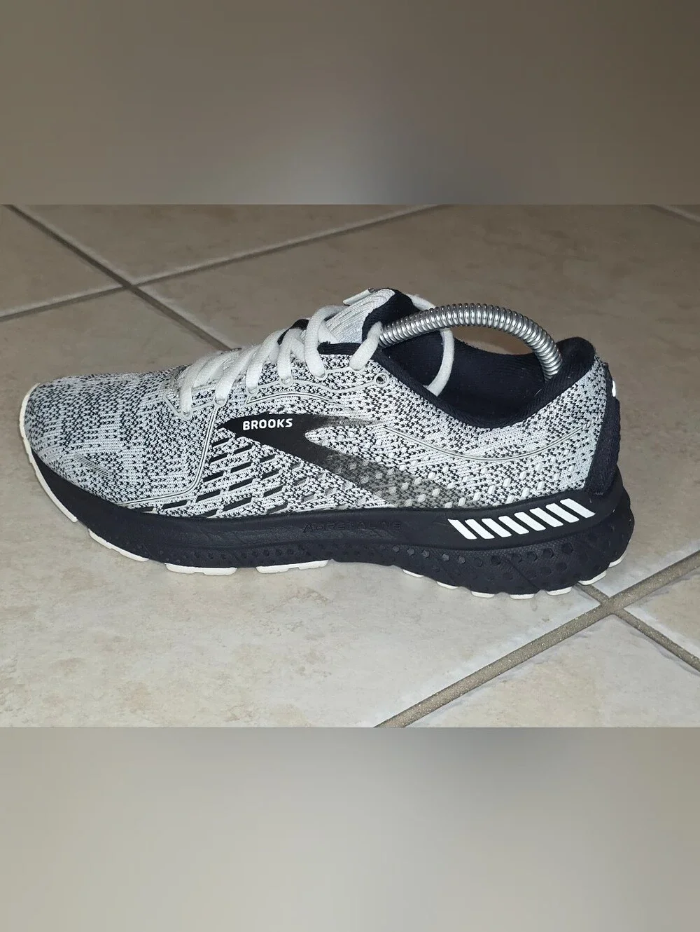 Brooks Women's Adrenaline 21 Black and White Knit Running Shoes Size 8.5